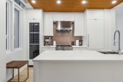 202-6691 Nelson Avenue  West Vancouver, BC V7W 2B2