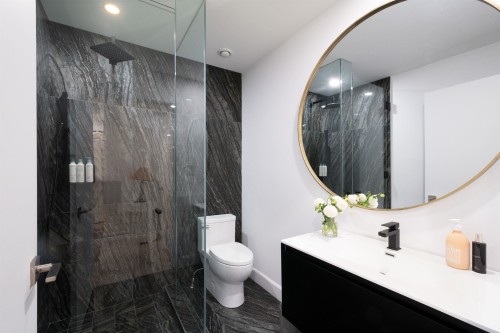 2734 Yale Street, Vancouver, BC 