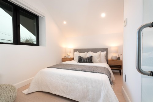 2734 Yale Street, Vancouver, BC 