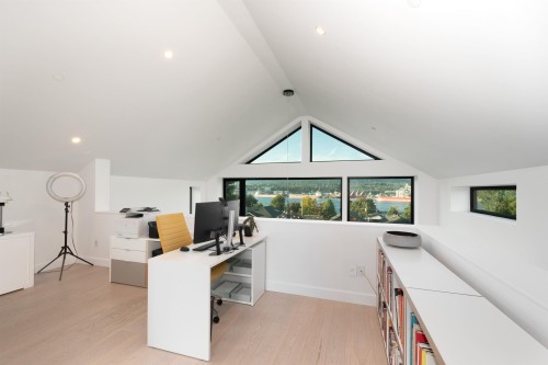 2734 Yale Street, Vancouver, BC 