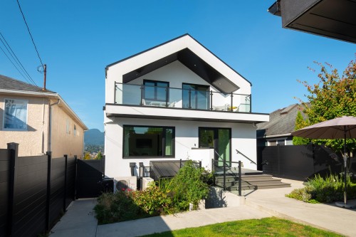 2734 Yale Street, Vancouver, BC 