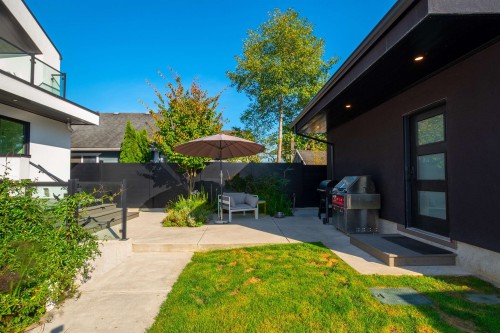 2734 Yale Street, Vancouver, BC 