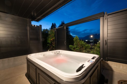 2734 Yale Street, Vancouver, BC 