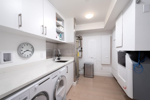 2734 Yale Street, Vancouver, BC 