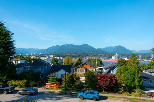 2734 Yale Street, Vancouver, BC 