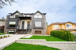 2-128 Grosvenor Avenue N Burnaby, BC V5B 1J2