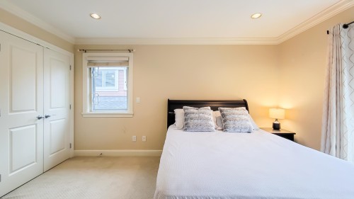 203 18Th Street E, North Vancouver, BC 