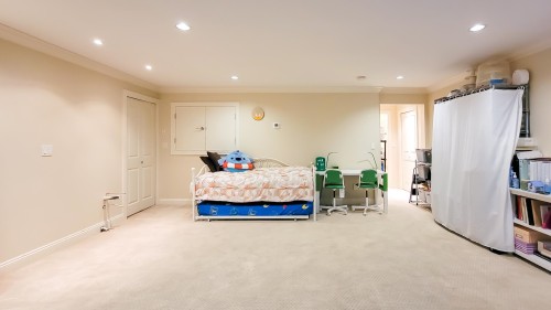 203 18Th Street E, North Vancouver, BC 