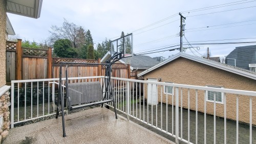 203 18Th Street E, North Vancouver, BC 