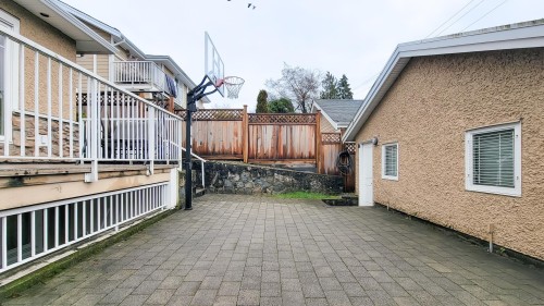 203 18Th Street E, North Vancouver, BC 