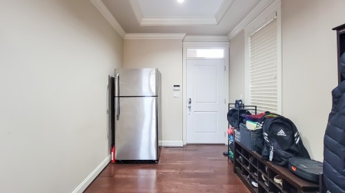 203 18Th Street E, North Vancouver, BC 