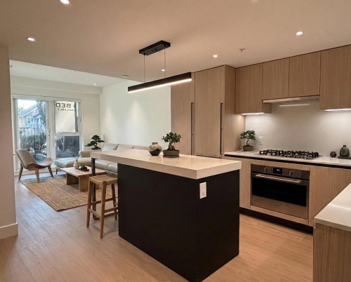 113-2235 Broadway E Vancouver, BC V5N 0J5