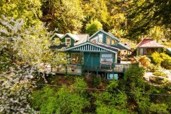 1587 Mount Gardner Road  Bowen Island, BC V0N 1G2