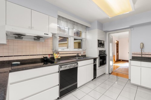 1537 40Th Avenue W, Vancouver, BC 