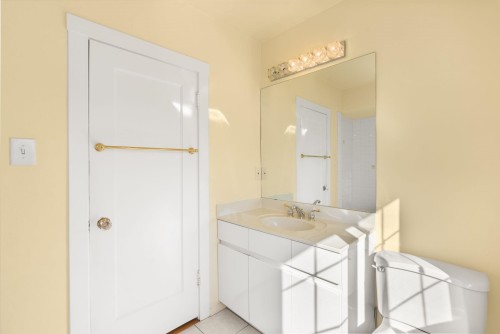 1537 40Th Avenue W, Vancouver, BC 