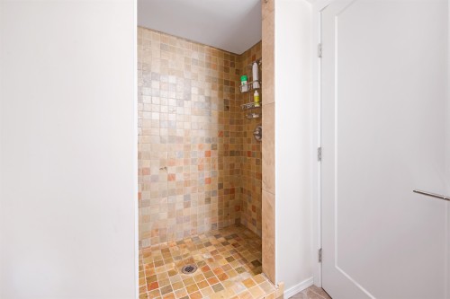 2675 Dundas Street, Vancouver, BC 