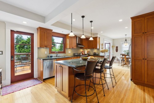 349 24Th Street E, North Vancouver, BC 