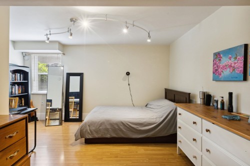 349 24Th Street E, North Vancouver, BC 