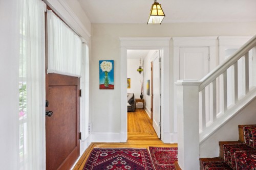 349 24Th Street E, North Vancouver, BC 