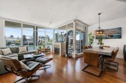 203-628 Kinghorne Mews  Vancouver, BC V6Z 3H6
