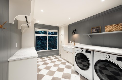 5450 Marine Drive, West Vancouver, BC 