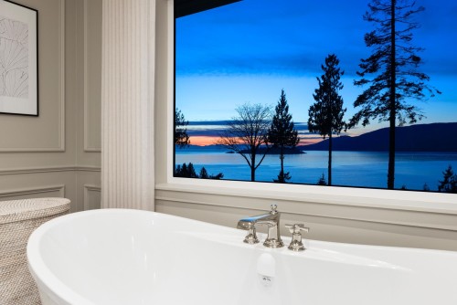 5450 Marine Drive, West Vancouver, BC 