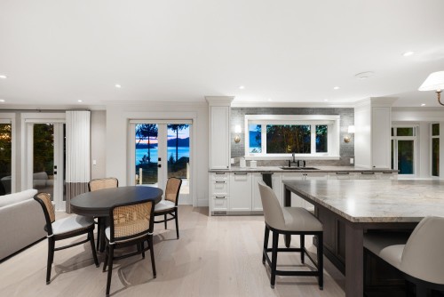 5450 Marine Drive, West Vancouver, BC 