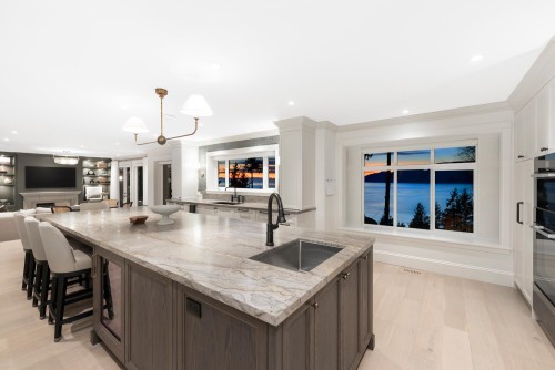 5450 Marine Drive, West Vancouver, BC 