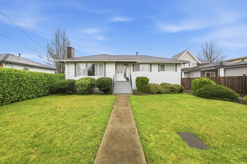 474 Dixon Street  New Westminster, BC V3L 3H5