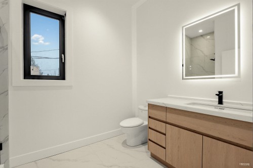 260 65Th Avenue E, Vancouver, BC 