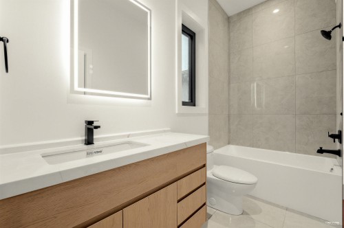 260 65Th Avenue E, Vancouver, BC 