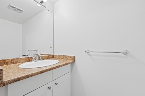 208-2024 Fullerton Avenue, North Vancouver, BC 