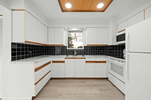 555 19Th Avenue W, Vancouver, BC 