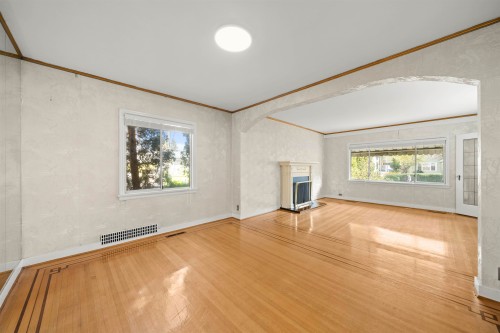 555 19Th Avenue W, Vancouver, BC 