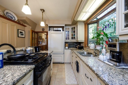 368 Kings Road E, North Vancouver, BC 