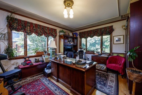 368 Kings Road E, North Vancouver, BC 