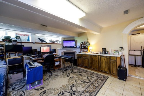 368 Kings Road E, North Vancouver, BC 