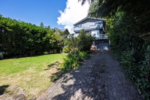 368 Kings Road E, North Vancouver, BC 