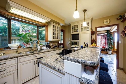 368 Kings Road E, North Vancouver, BC 