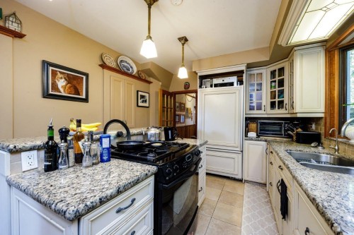 368 Kings Road E, North Vancouver, BC 