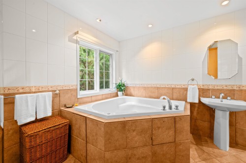 4622 Cove Cliff Road, North Vancouver, BC 