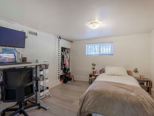 2325 8Th Avenue W, Vancouver, BC 