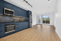 213-3055 Murray St  Port Moody, BC V3H 0P4