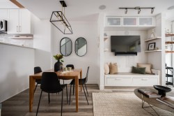 396 15th Avenue E Vancouver, BC V5T 2R1