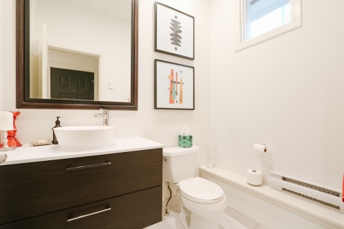 158 22Nd Street W, North Vancouver, BC 