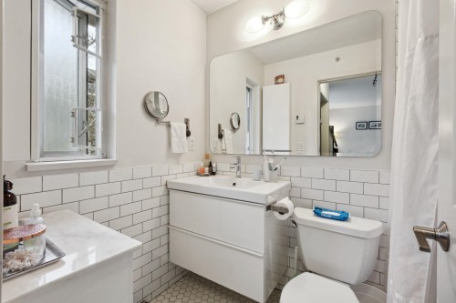 158 22Nd Street W, North Vancouver, BC 