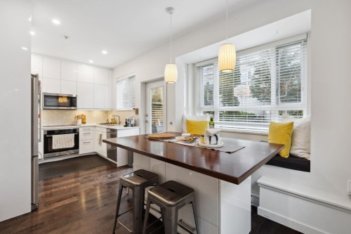 158 22Nd Street W, North Vancouver, BC 