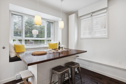 158 22Nd Street W, North Vancouver, BC 