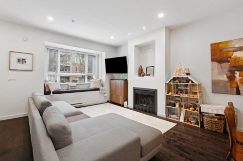 158 22Nd Street W, North Vancouver, BC 