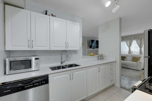 209-3978 Albert Street, Burnaby, BC 